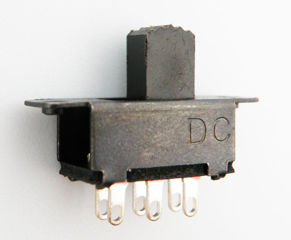 Interruptor deslizante ON-ON (2P2T) compacto para PCB de 6 pines