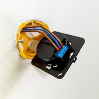 Shelly Wall Display Negro + BLU H&amp;T Negro - WiFi 2.4 GHz / Bluetooth - Sensor H&amp;T - Resistente al agua y al polvo - Batería de hasta 3 años - Compatible con Alexa y Google
